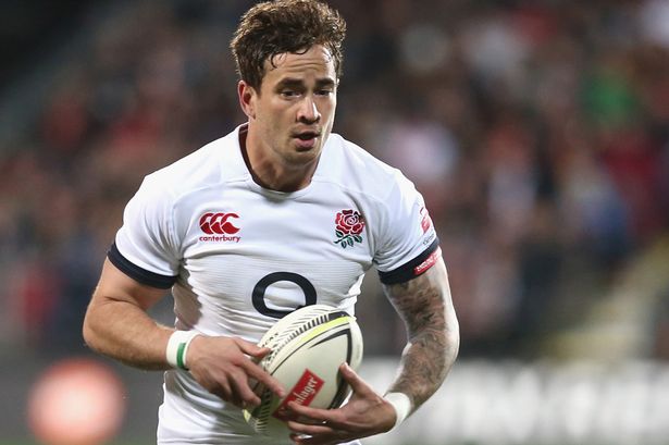 Danny-Cipriani-of-England-runs-with-the-ball